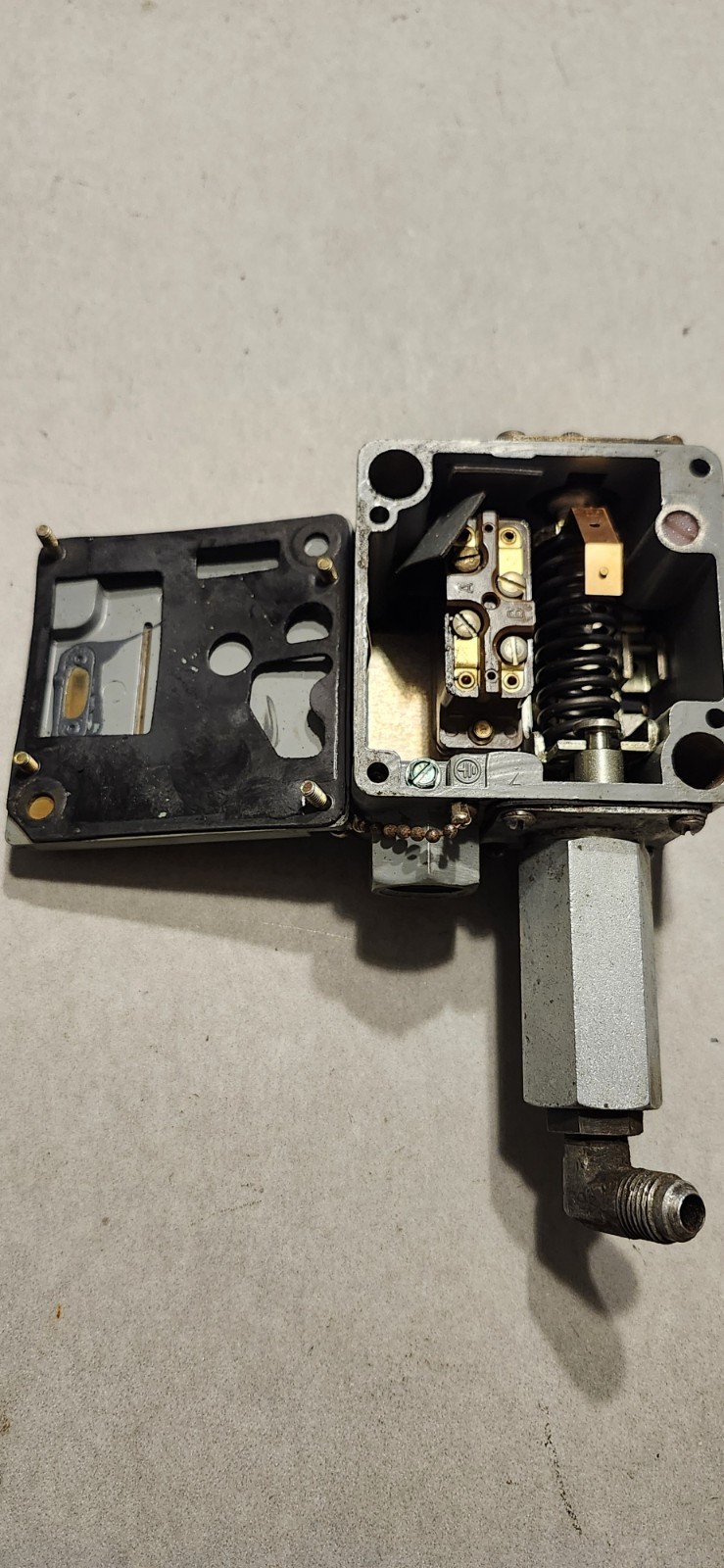 SQD 9012 ACW2 10-300 RANGE PRESSURE SWITCH