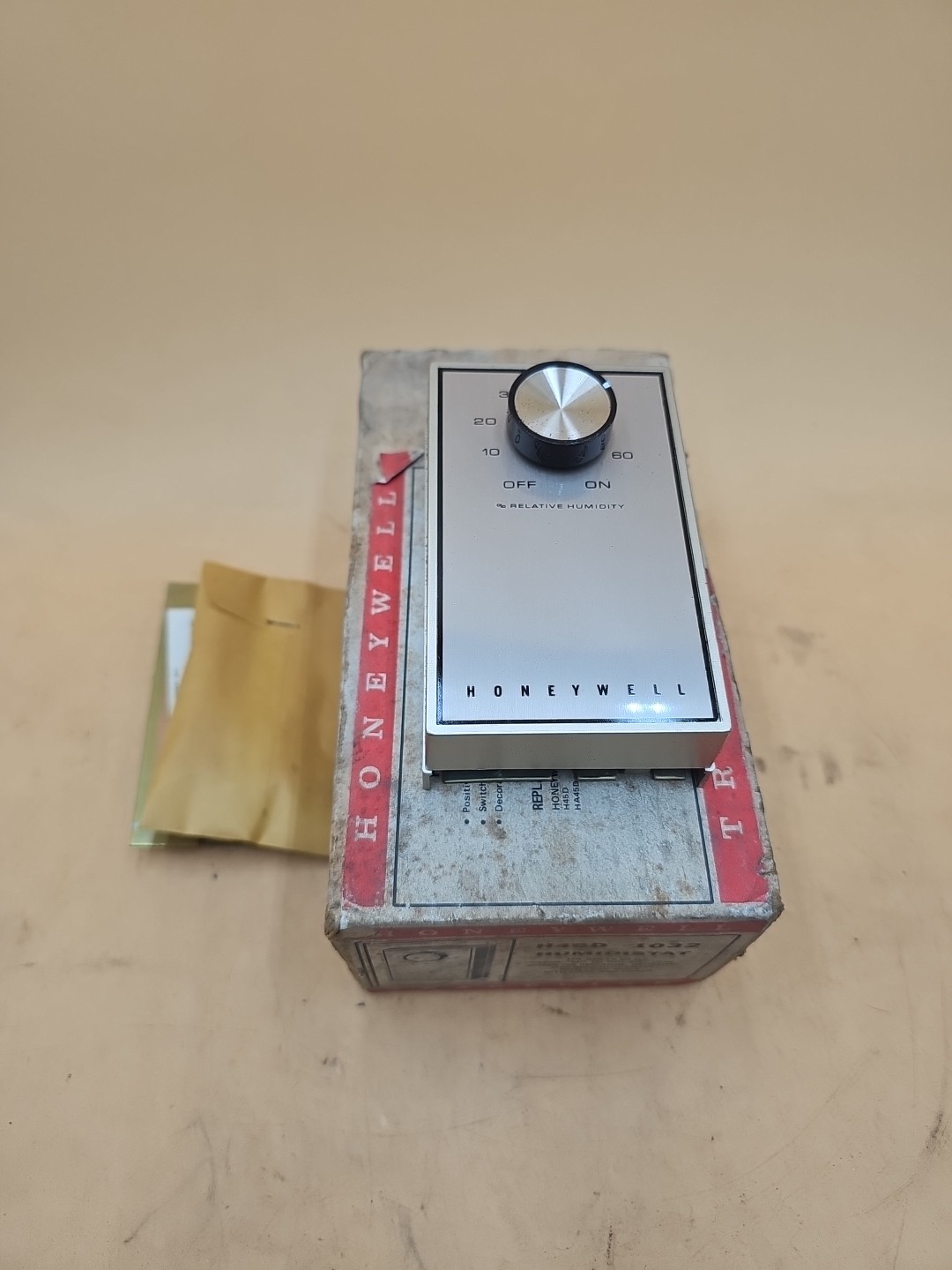 Honewell H46D-1032 Humistat. 120V 10%-60%