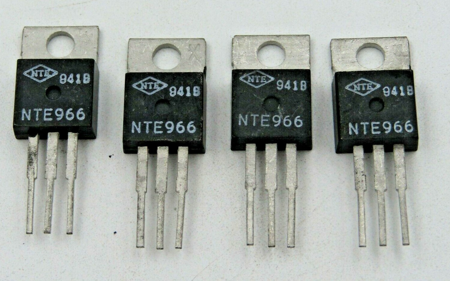 ( 4 PCS ) NTE966  Integrated Circuit 3 Terminal, Positive Voltage Regulator