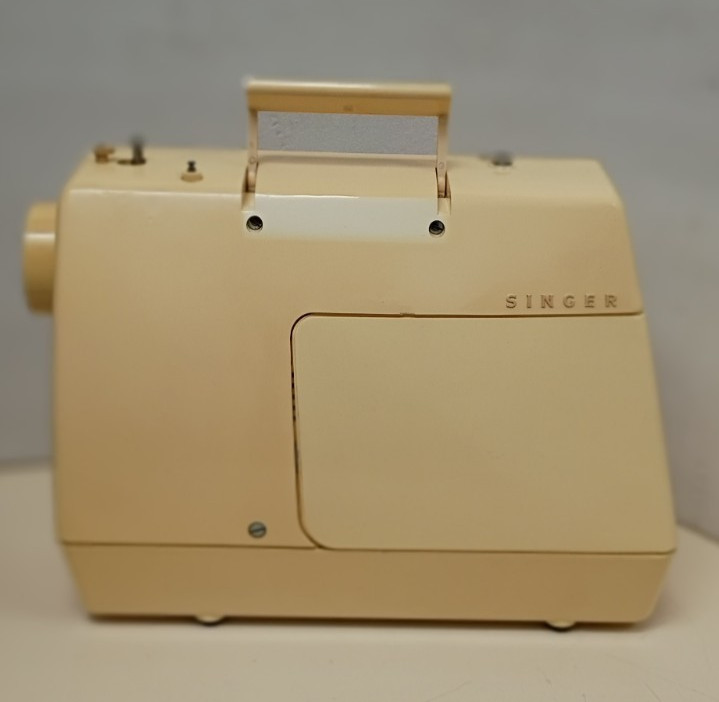 Vintage Singer Genie 353 Sewing Machine Working fine