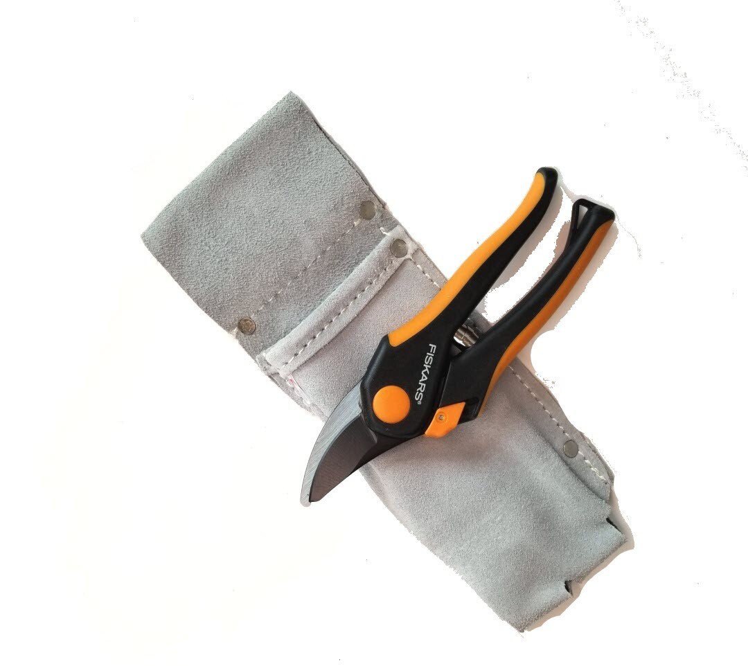 Fiskars Bypass Pruner 1/2 " Cutting Model 396841 with bonus holster pouch