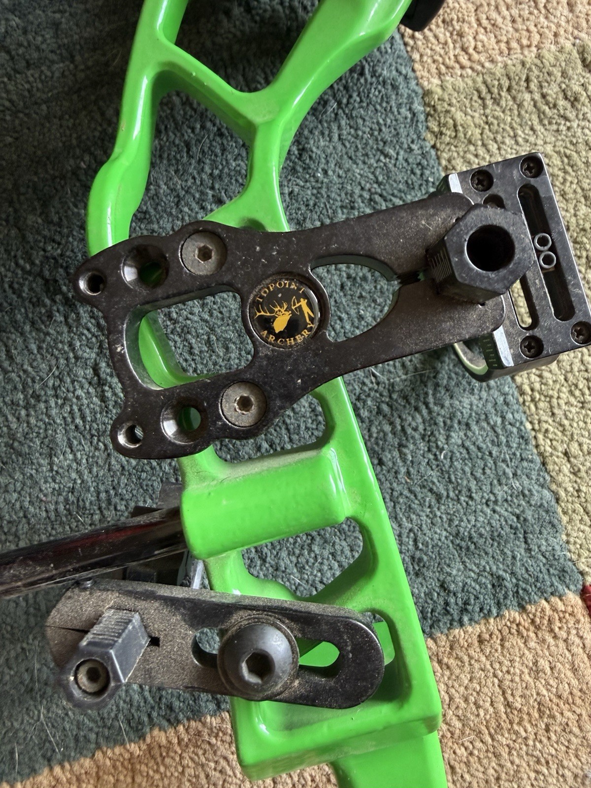 Topoint M2 Compound Bow w/ Scope, Quick Trigger & Multi-sized Arrows. Adjustable