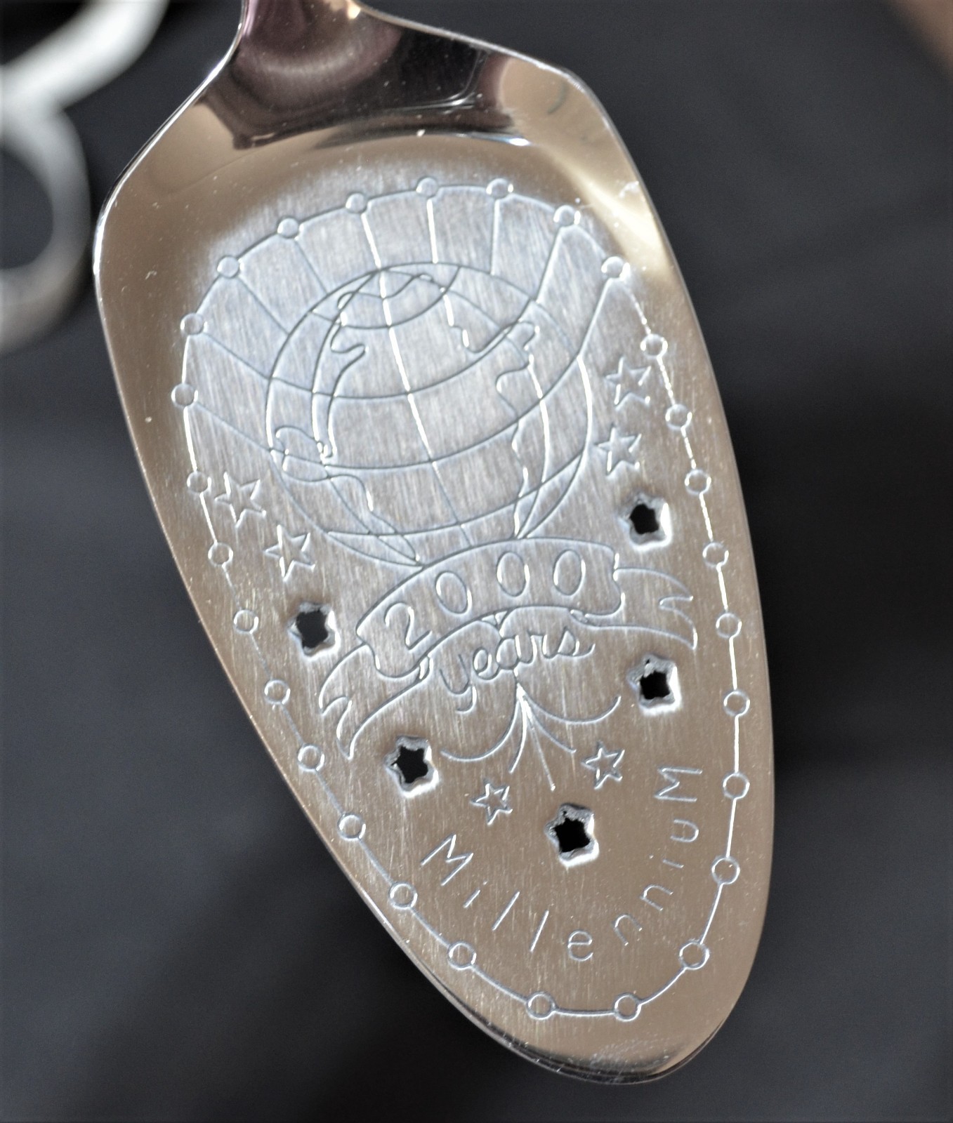 Oneida CAPELLO Stainless Pierced Millenium 2000 Years Pie Cake Server