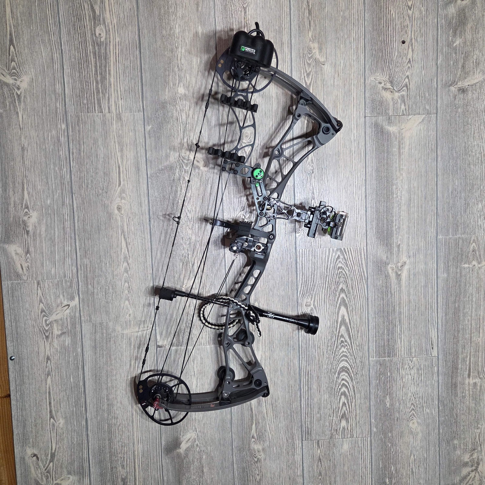Used Bowtech Revolt 30" 70lb RH Gray Bow