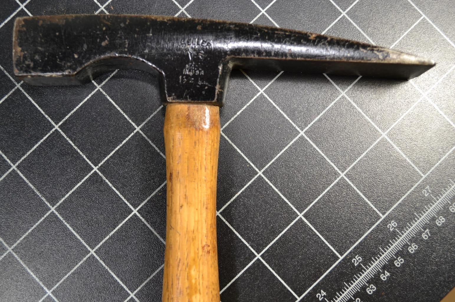 HELLER - #40B - BRICK HAMMER - ALL ORIGINAL - 1 1/2# HEAD