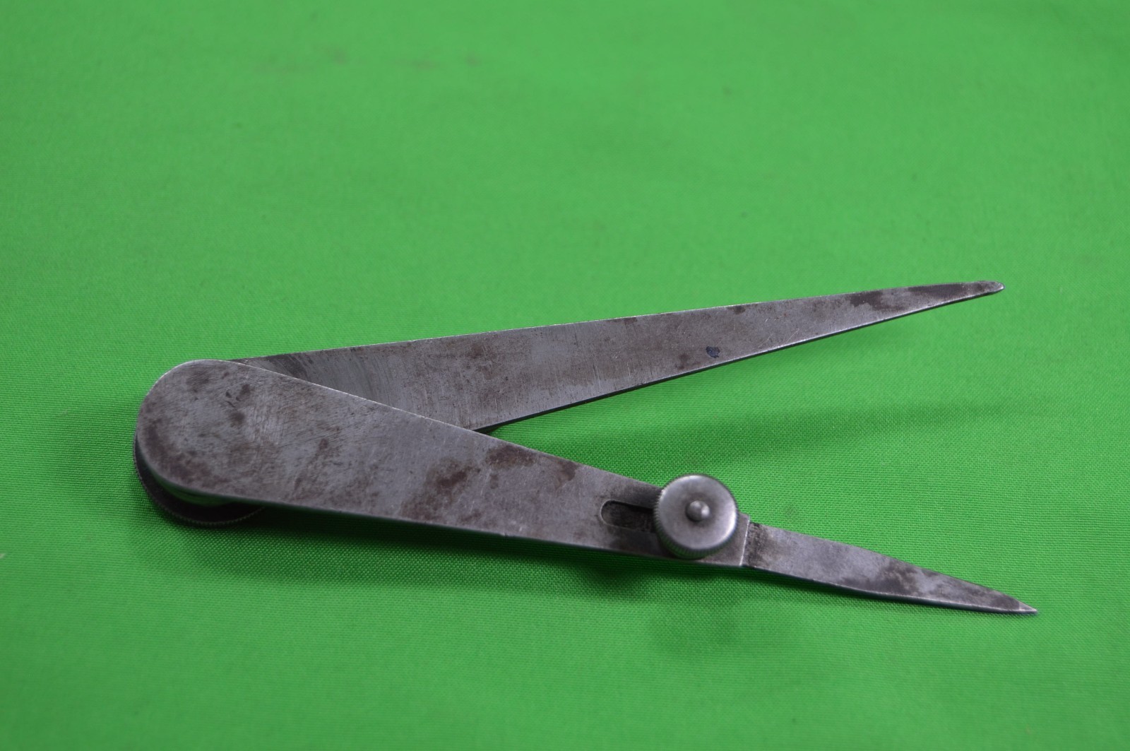 L. S. Starrett Firm-Joint Divder Caliper 4" w/Adjustable Point USA,Y