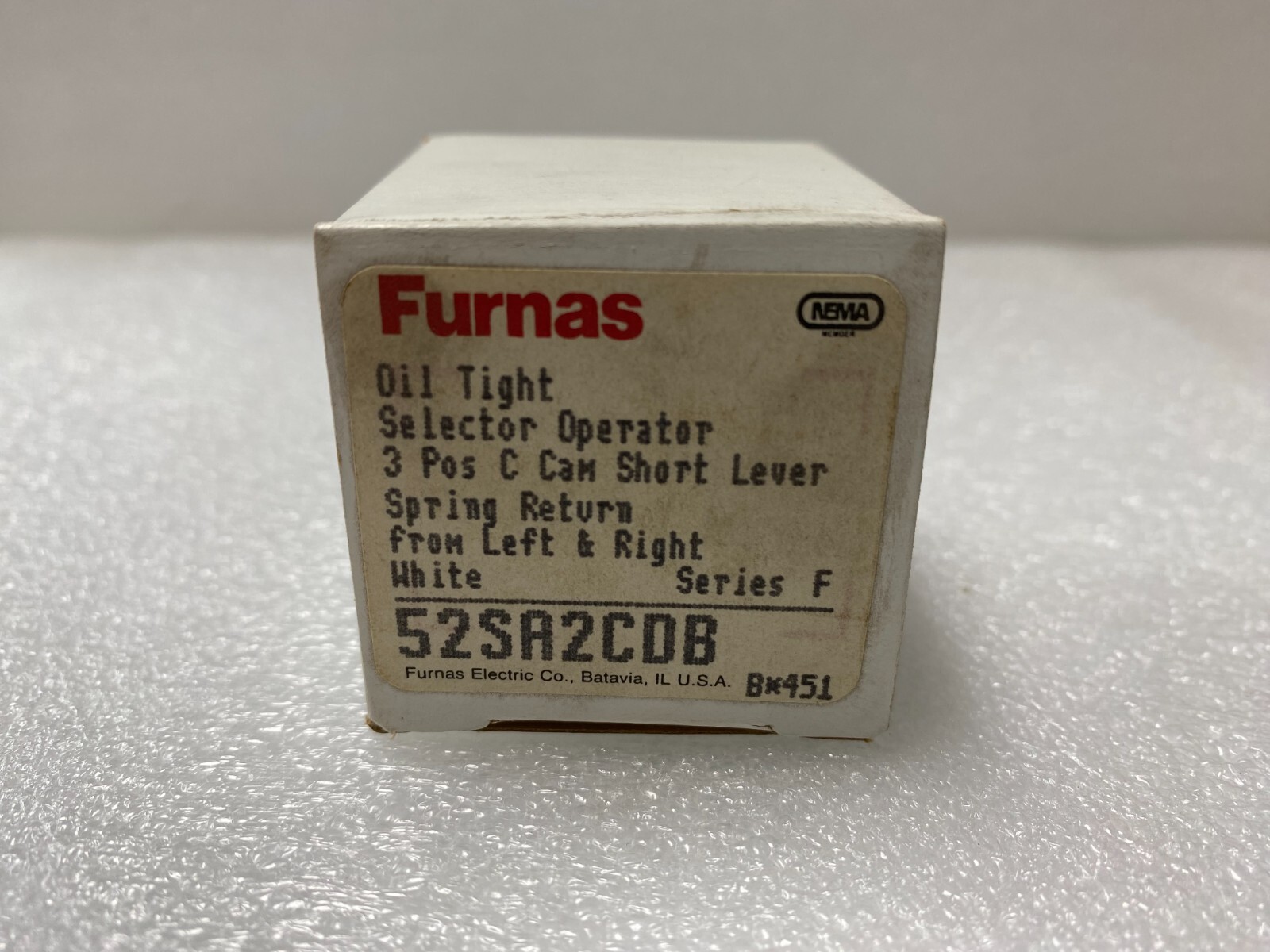 NEW FURNAS 52SA2CDB SELECTOR SWITCH OPERATOR 3 POSITION MAINTAINED NIB
