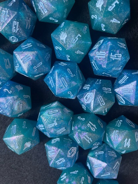 MTG Final Fantasy: GIFT Bundle Crystal Blue Oversized D20 Die spin down counter