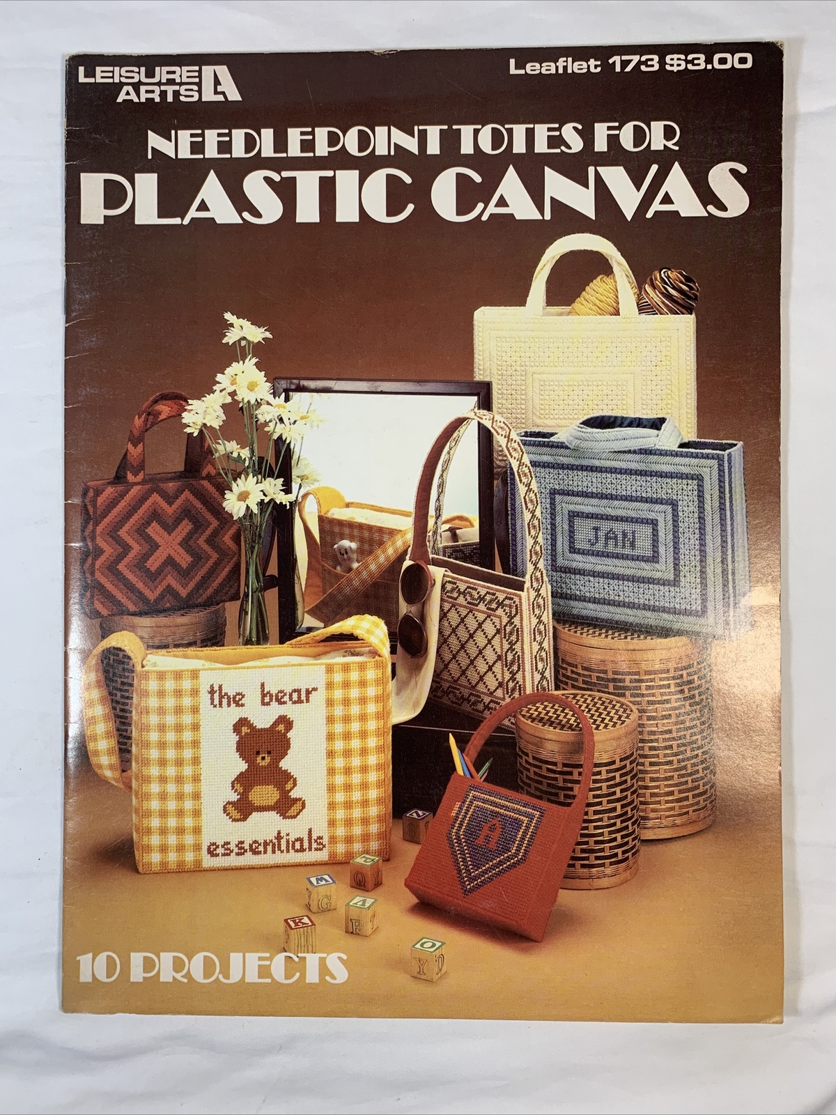 Needlepoint Totes For Plastic Canvas 10 Projects Leisure Arts Leaflet #173