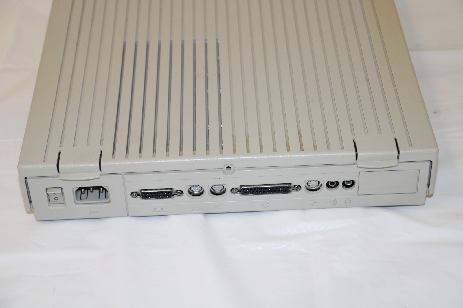 Apple Macintosh LC II M1700 Computer Desktop BCGM1700 CPU "READ"