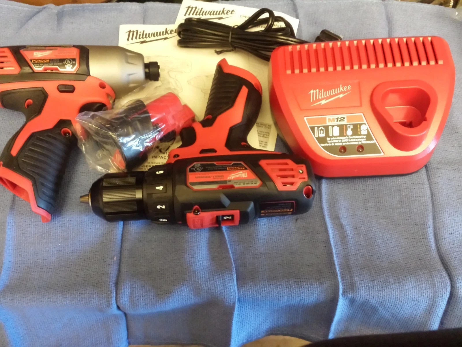 Milwaukee 2407-20 M12 12V Cordless 3/8" Drill/ impact Driver with Charger