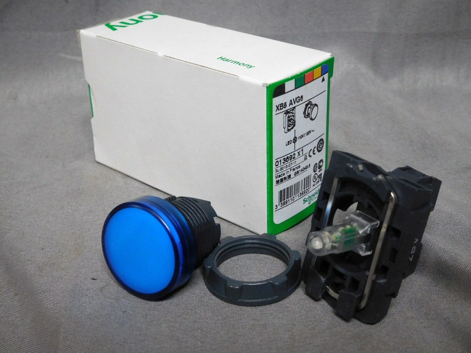 NEW in BOX Schneider Electric Telemecanique ~ PN: XB5 AVG6 BLUE LED Pilot Light
