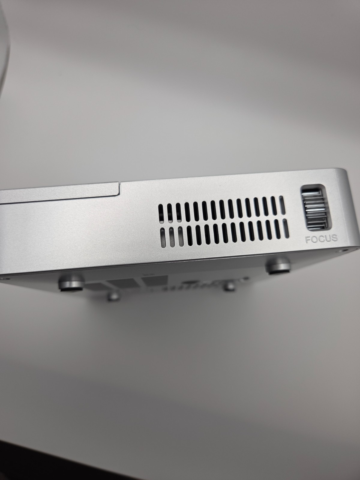 Icodis CB400 DLP Portable Projector