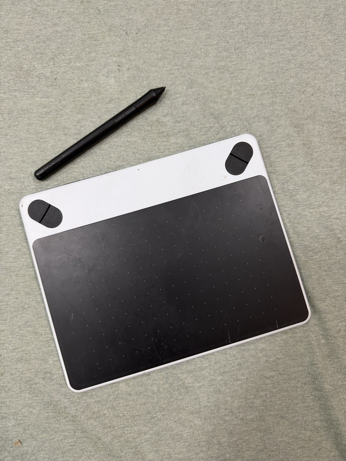 Wacom Intuos Draw CTL490 Digital Drawing and Graphics Tablet  Used.