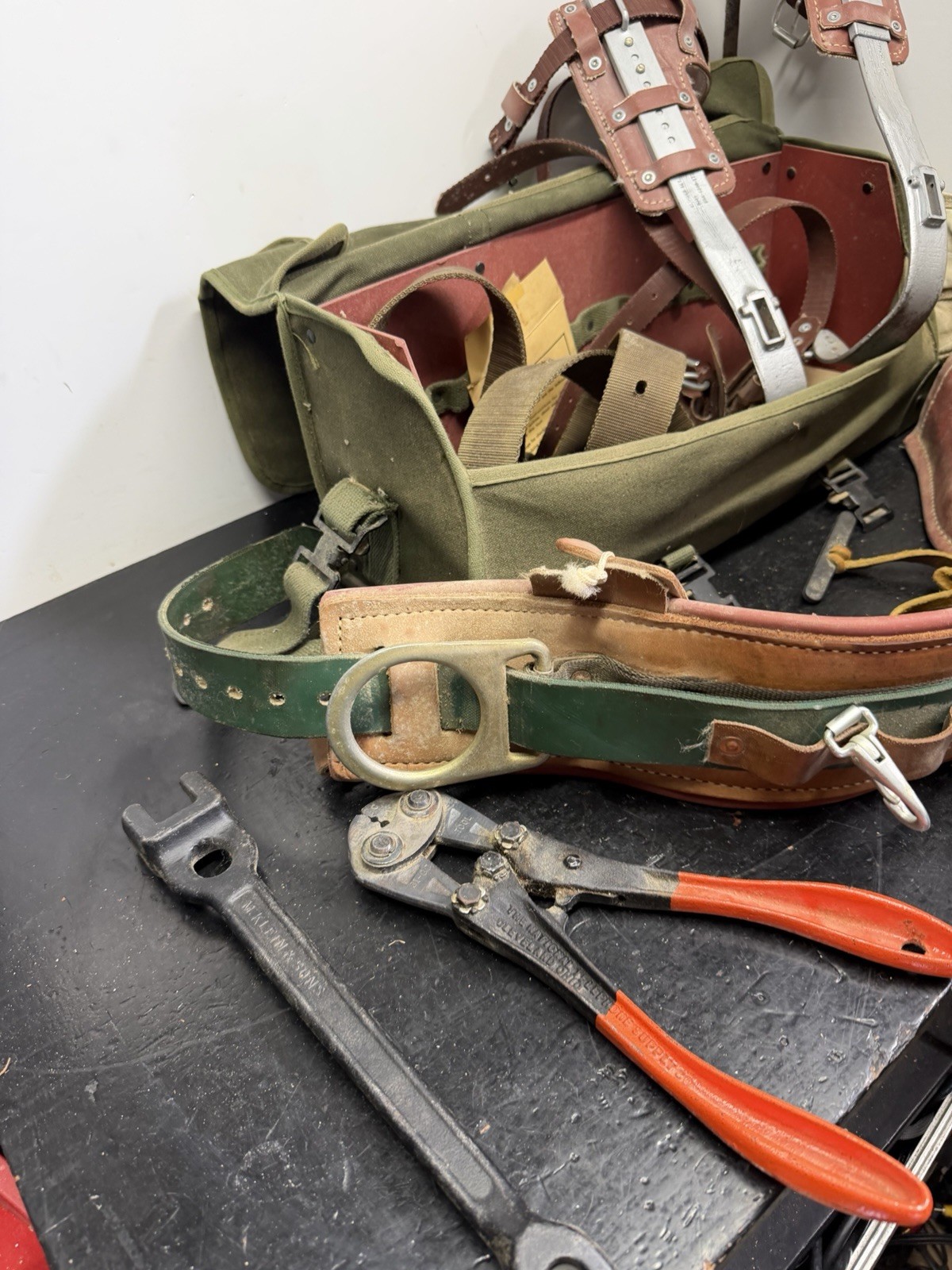 Buckingham Lot, Lineman Belt And Climbing Set With Extra Tools Bundle With Case