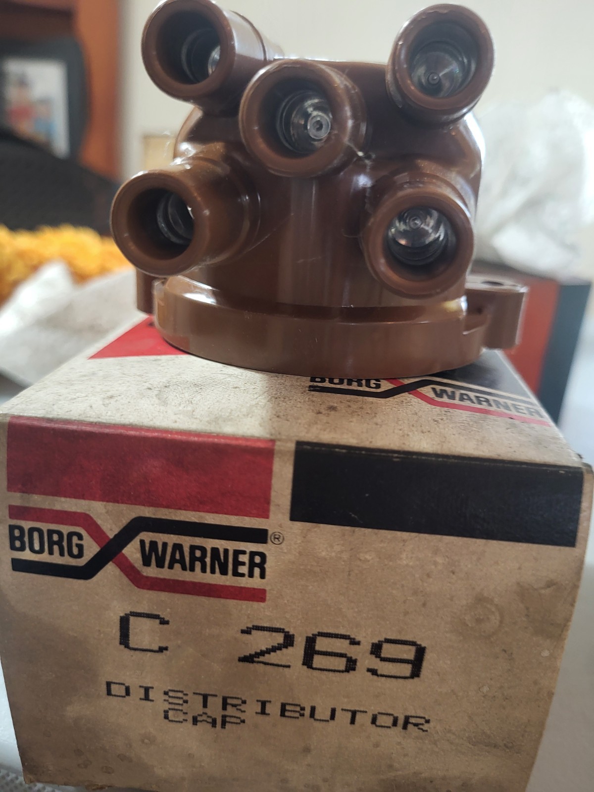 C269 Borg Warner Distributor Cap Standard DU-424