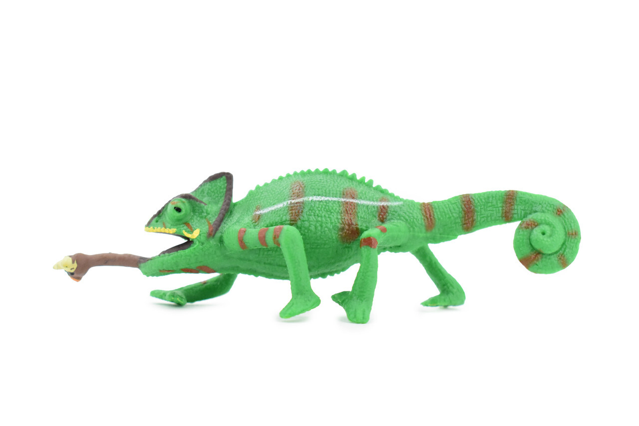 Lizard, Chameleon, Veiled Chameleon Realistic Hand Painted, 5 1/2" CH258 BB123