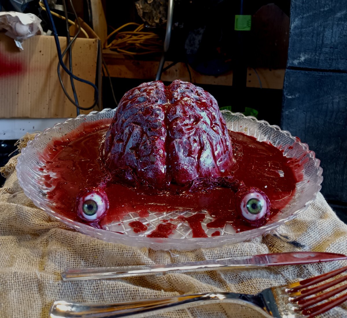 Gory Brain And Eyes On Plate ooak Halloween prop By Madmatshorrorshop