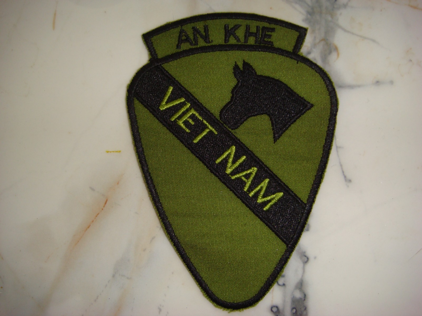 US 1st CAVALRY DIVISION AT CAMP RADCLIFFE AT AN KHE, VIETNAM WAR PATCH