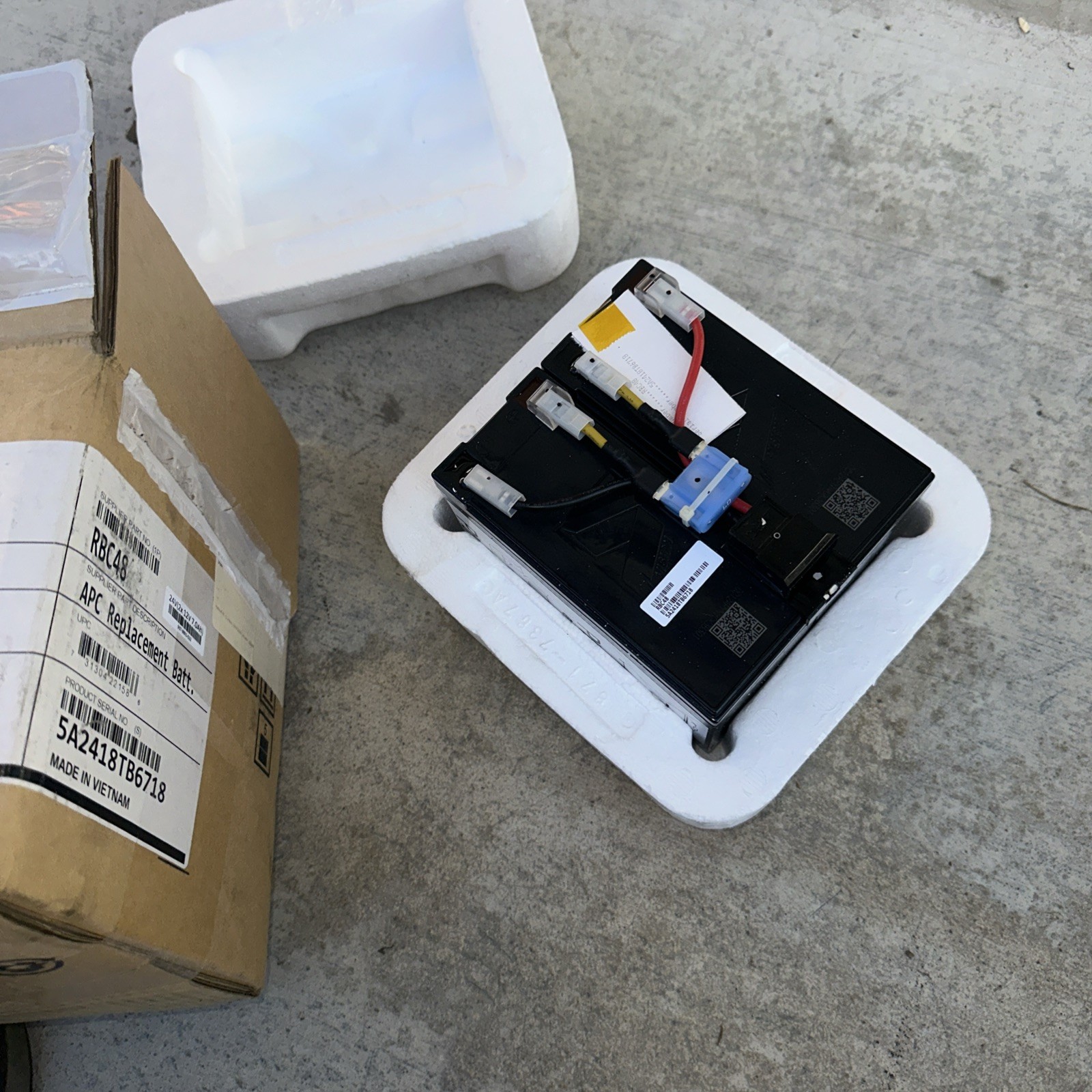 NEW open box - APC Replacement Battery RBC48 - 24V