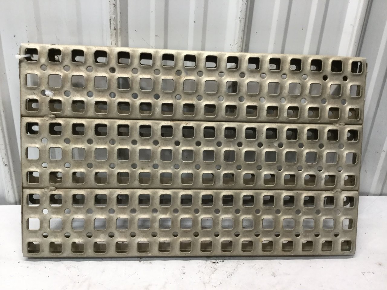 Volvo VNL 15 x 24.25 Deckplate - Used