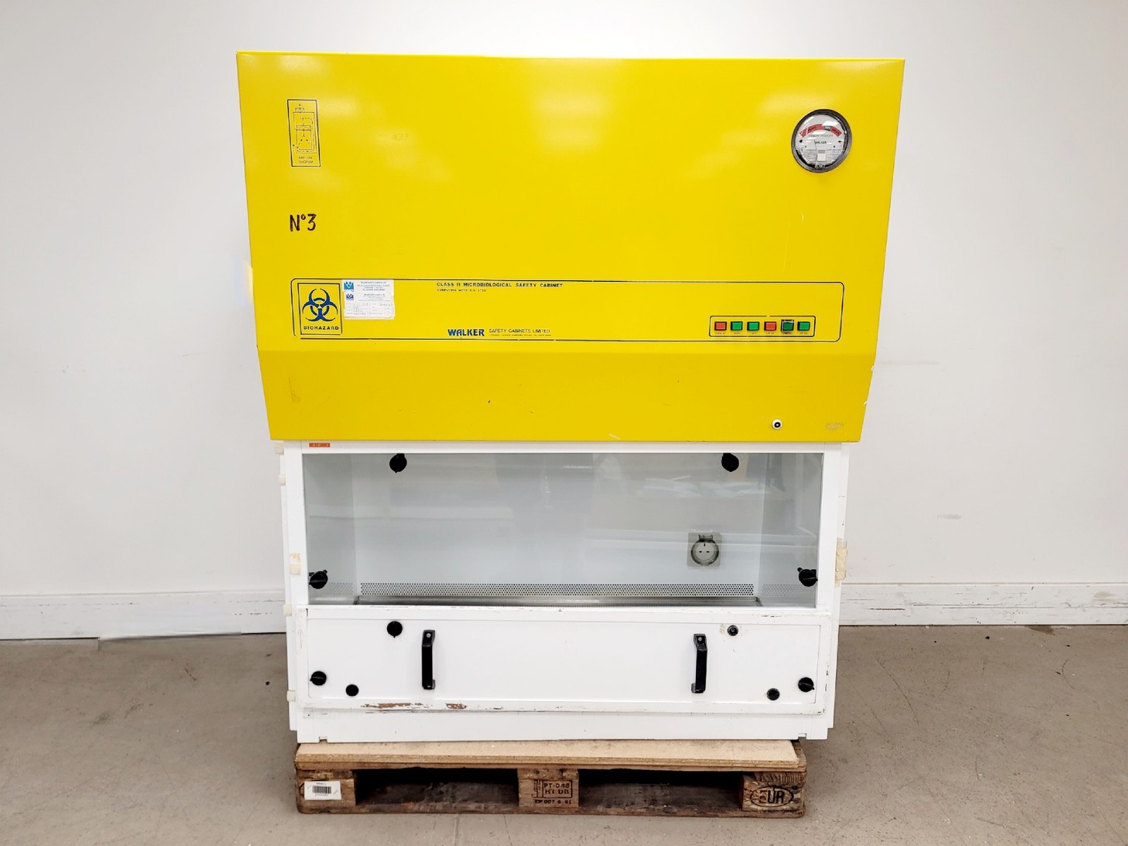 Walker WALKCLII Class II Microbiological Safety Cabinet Lab