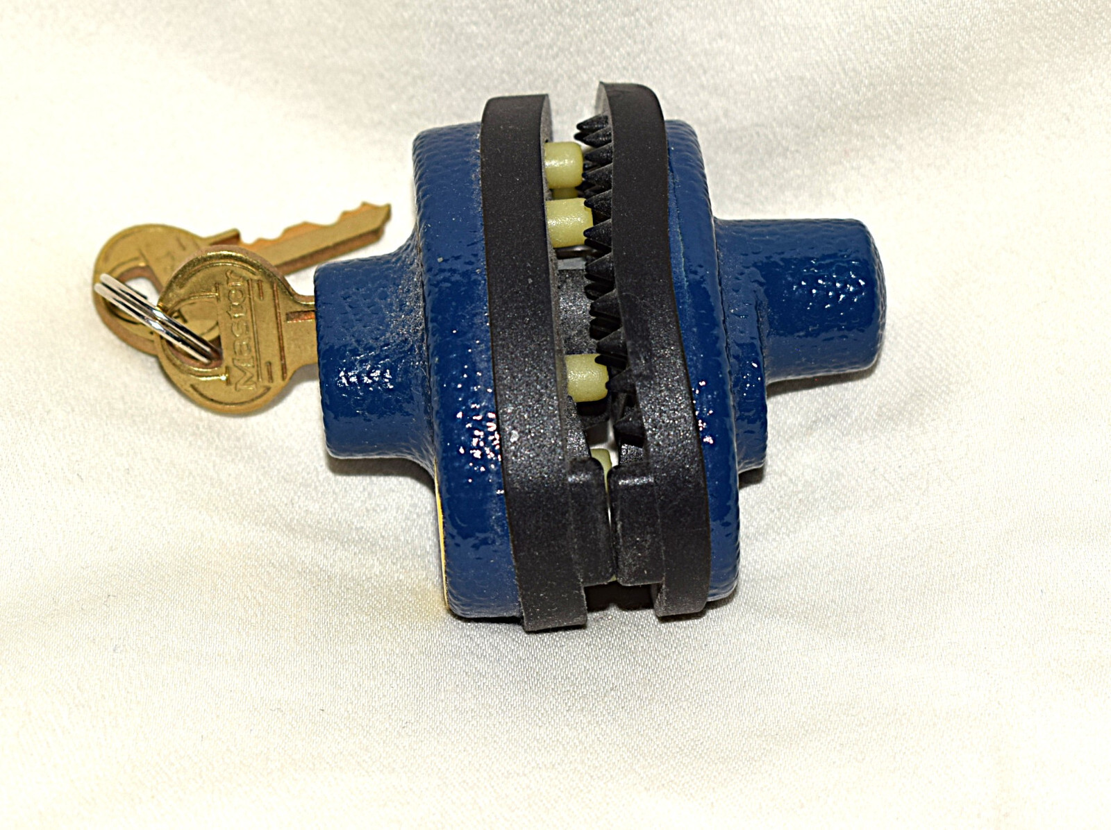 Master Lock 90 Gun Lock Trigger Lock with 2 keys
