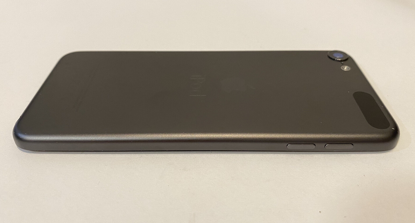 Apple iPod Touch 6th Generation Space Gray (16 GB)