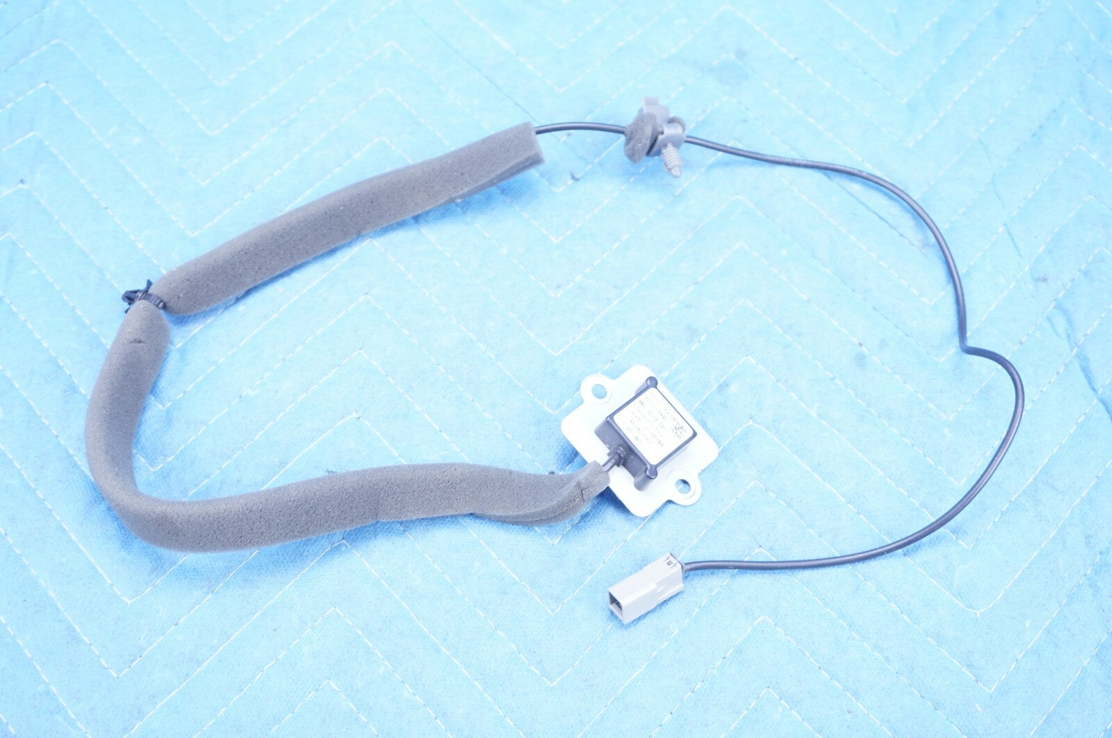 Nissan Armada GPS Antenna 25975-9GE0A 2013 2014 2015 OEM
