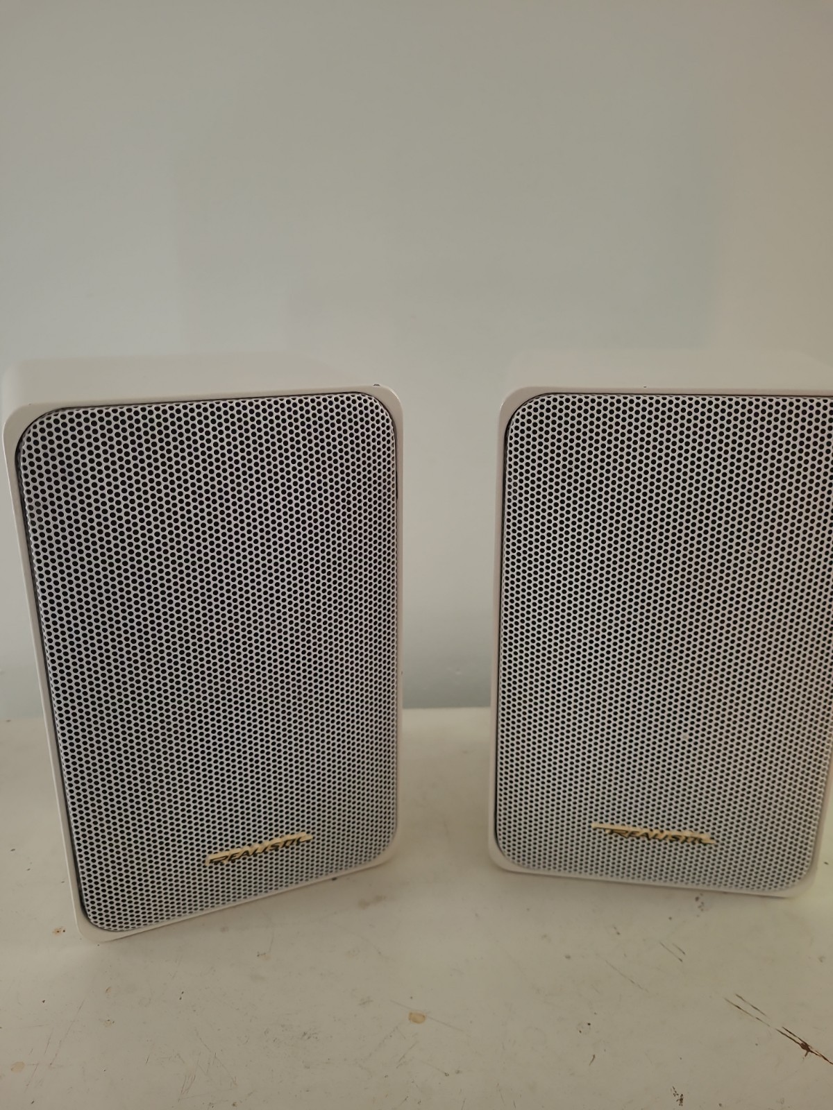 Realistic Minimus 77 Speakers Bookshelf White Pair Vintage Tested Working