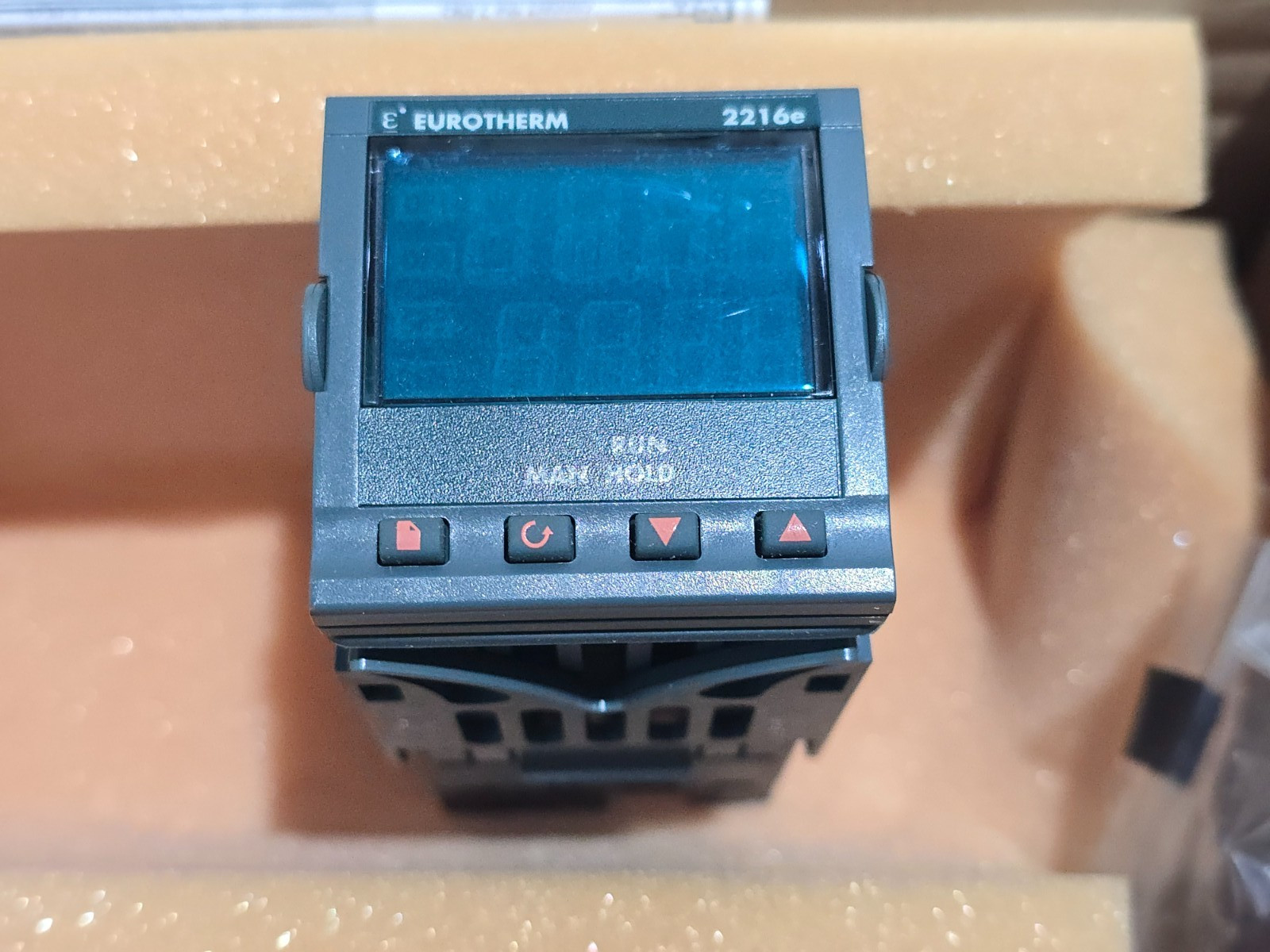 Eurotherm Temperature Controller 2216E/CC/VH/R1/XX/FH/2FM/ENG/XXXXX/XXXXXX