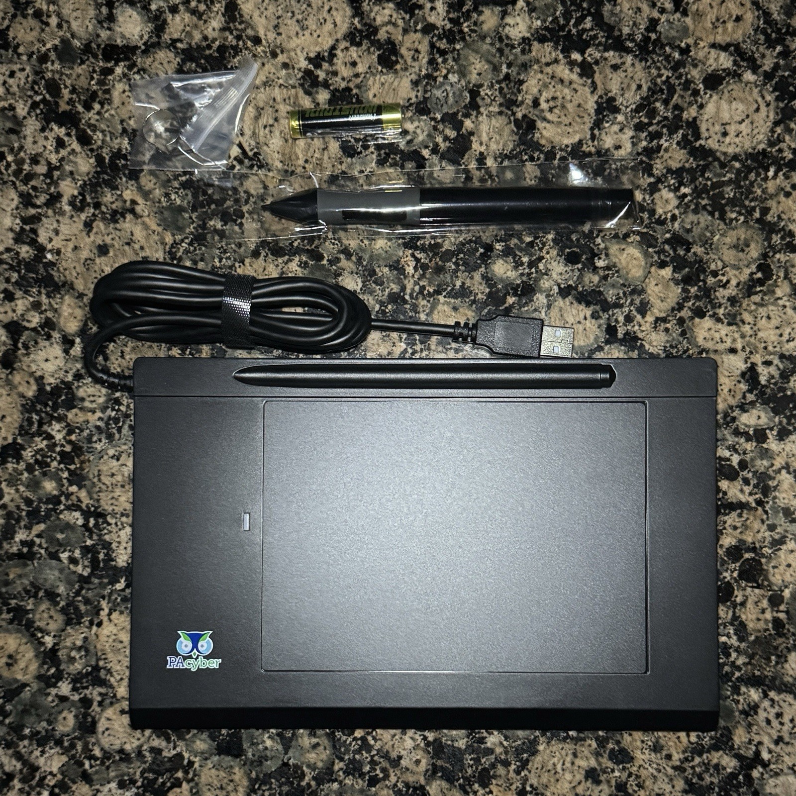 Turcom Graphics Tablet with Touch Pen for Windows and Mac Model TS-6540