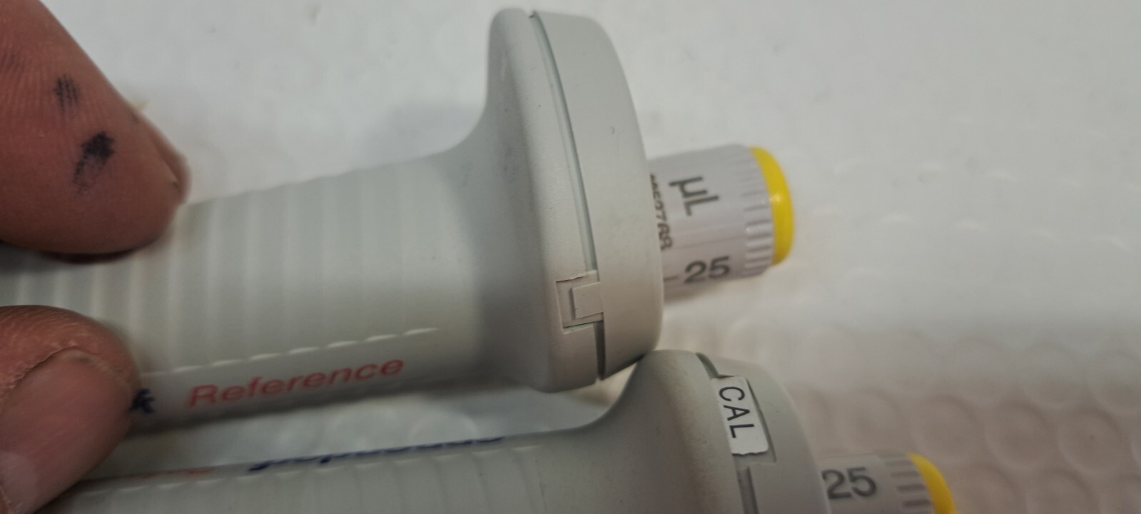 lot of 2 Eppendorf Reference 25 µL Single Channel Pipette