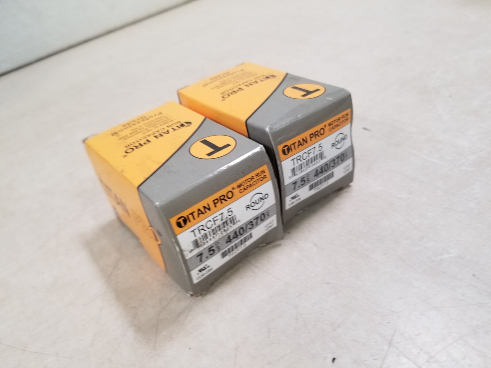 LOT OF 2 - TITAN PRO RUN CAPACITOR 7.5 MFD 440/370 VOLT ROUND TRCF7.5