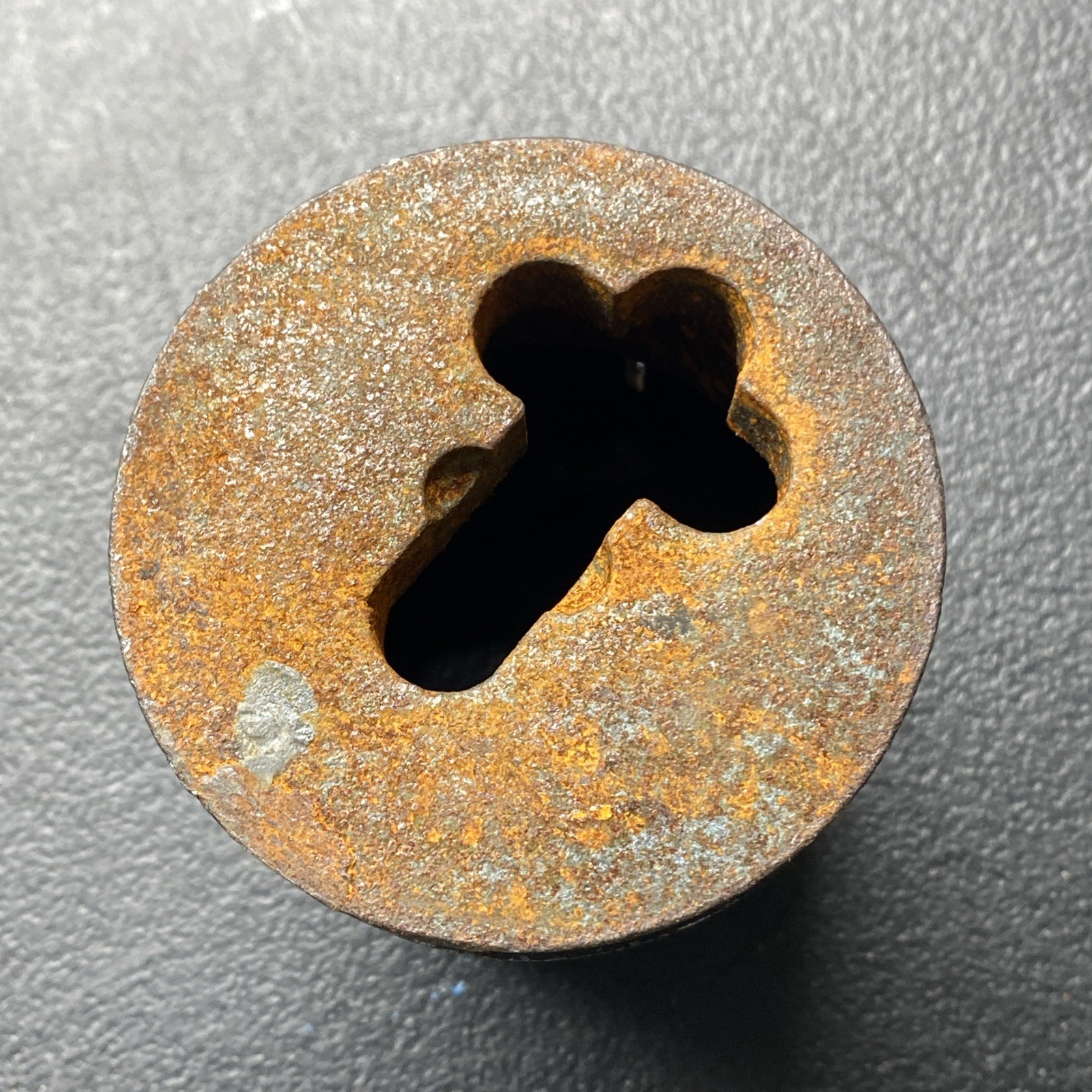 MO-CLAMP T-TOP ANCHOR POT CROSS LOGO