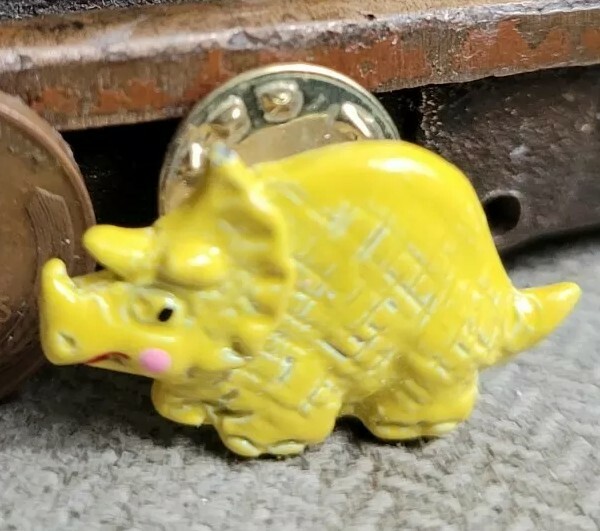 KIDS yellow DINOSAUR metal and ceramic lapel pin brand new