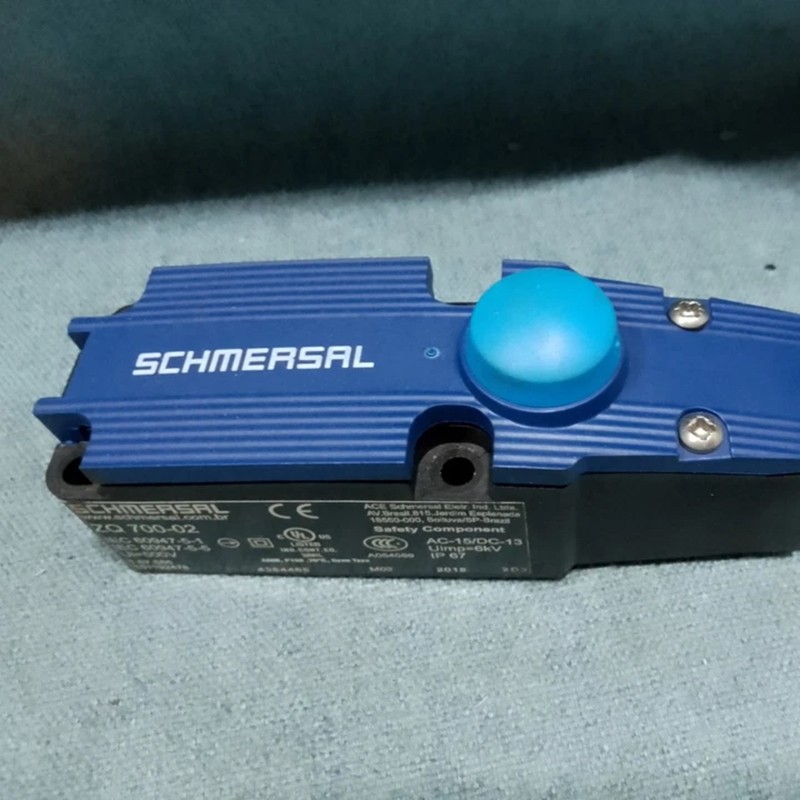 SCHMERSAL ZQ700-02 Rope Switch New