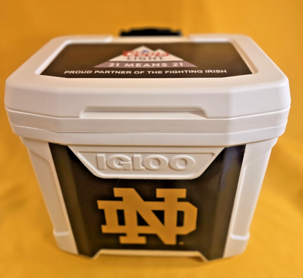 NOTRE DAME-COORS LIGHT-IGLOO PROFILE 16 ROLLER HARD-SIDED COOLER - RARE