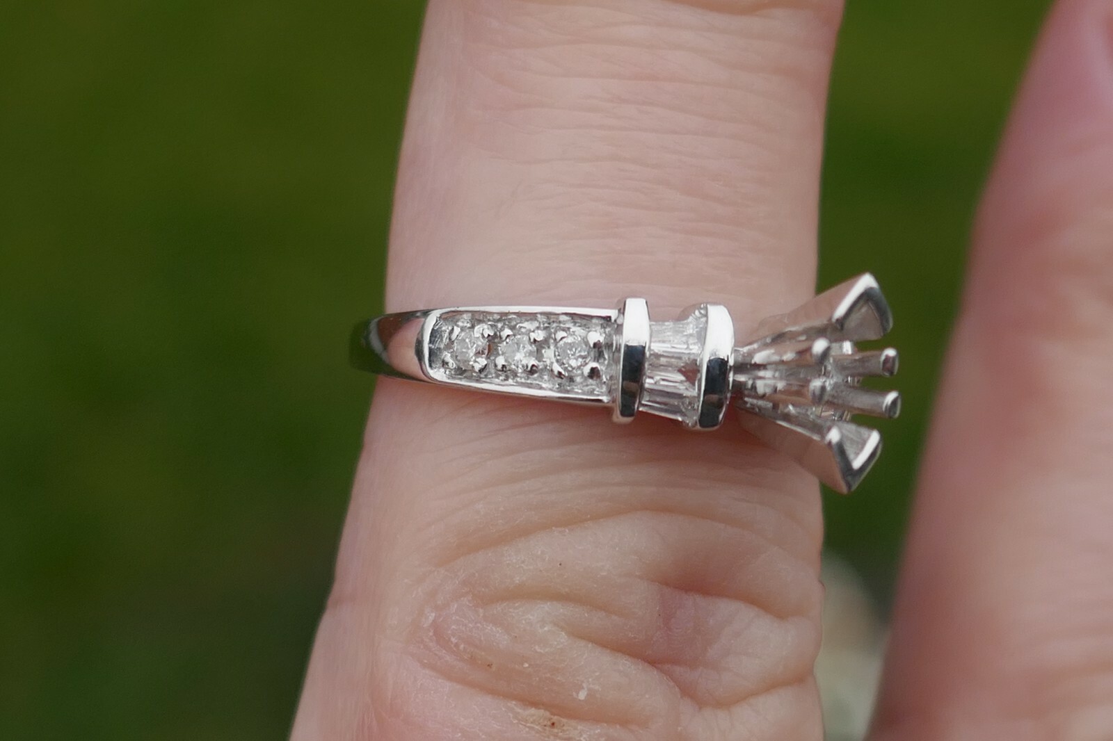 Gorgeous Platinum & Diamond Setting - Size 6.75 / 4.6 Grams