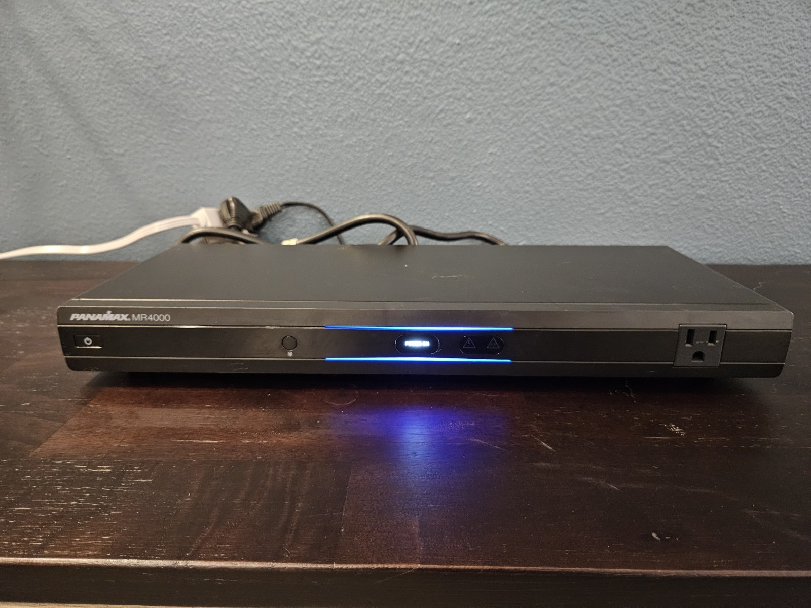 Panamax MR4000 Home Theater Power Management Line Conditioner Surge Protector