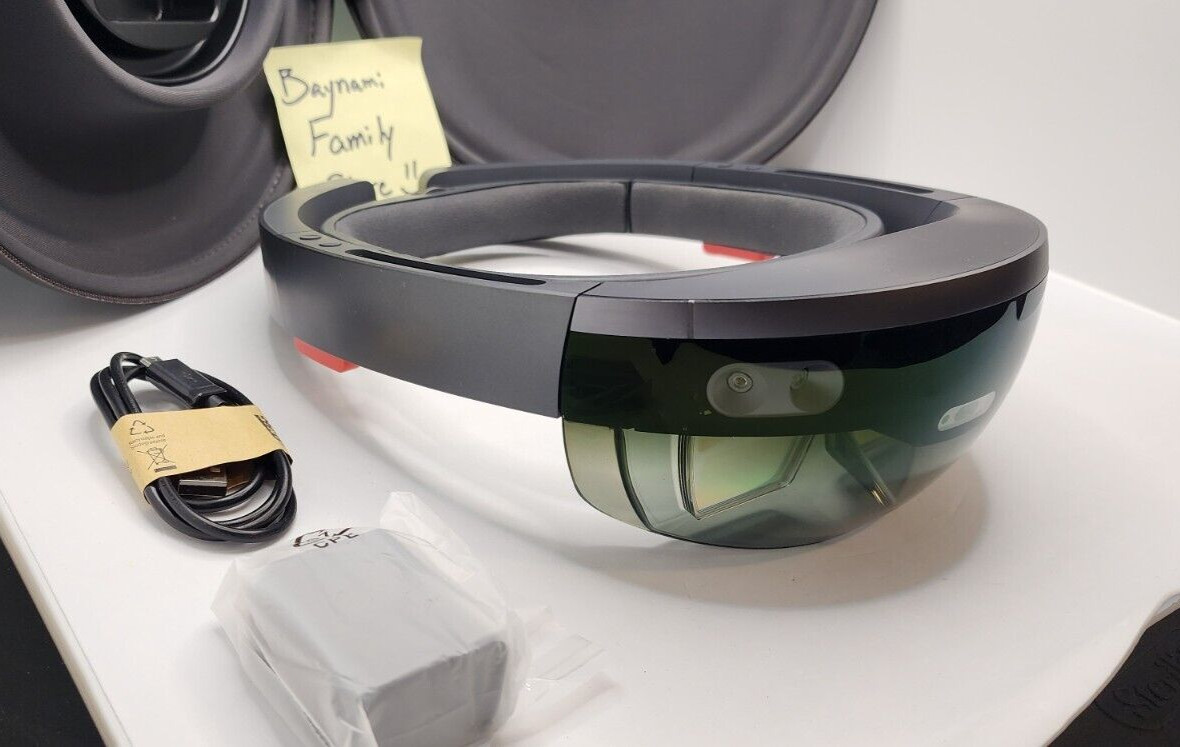 Microsoft HoloLens Developer Edition 1st Generation & Genuine Carry Case