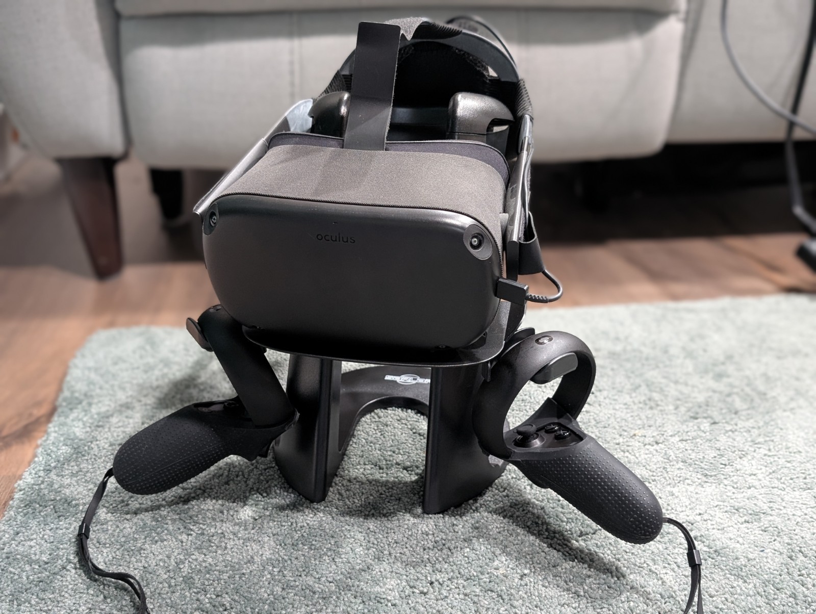 Meta Oculus Quest 1 VR Headset 128gb - TESTED Controllers, Case, Stand, Grips ++
