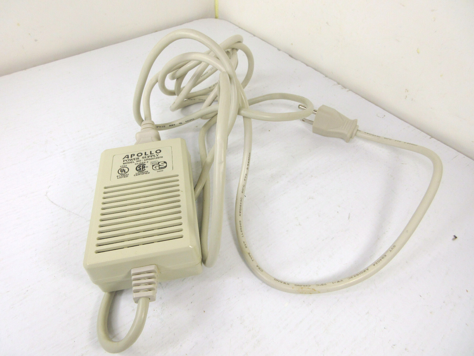 Apollo VISION Q3 Audio Visual Projector Presentation System Screen IMT-16.7 Lot
