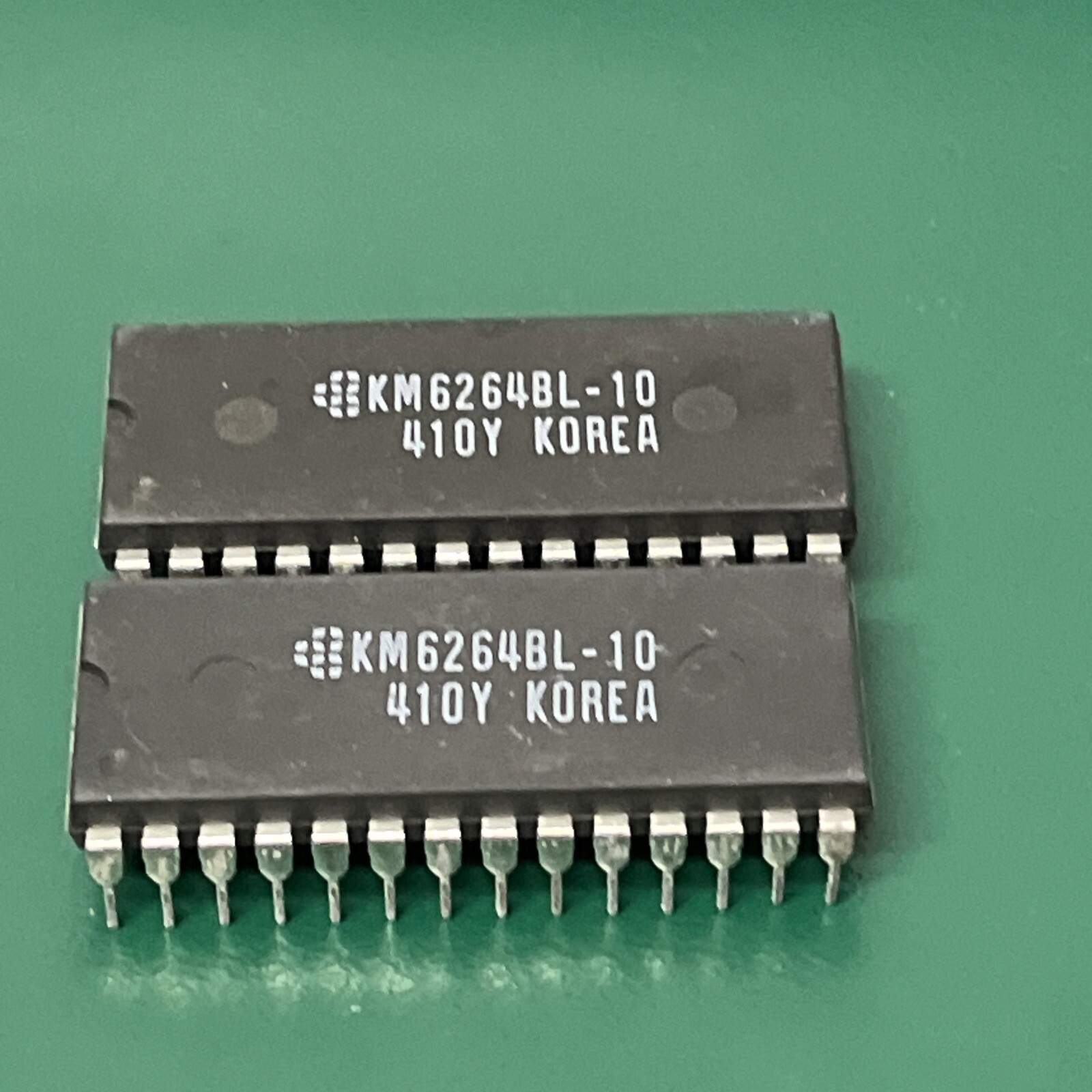 SAMSUNG KM6264BL-10 Static RAM, 8Kx8, 28 Pin, Plastic, DIP (LOT OF 2)