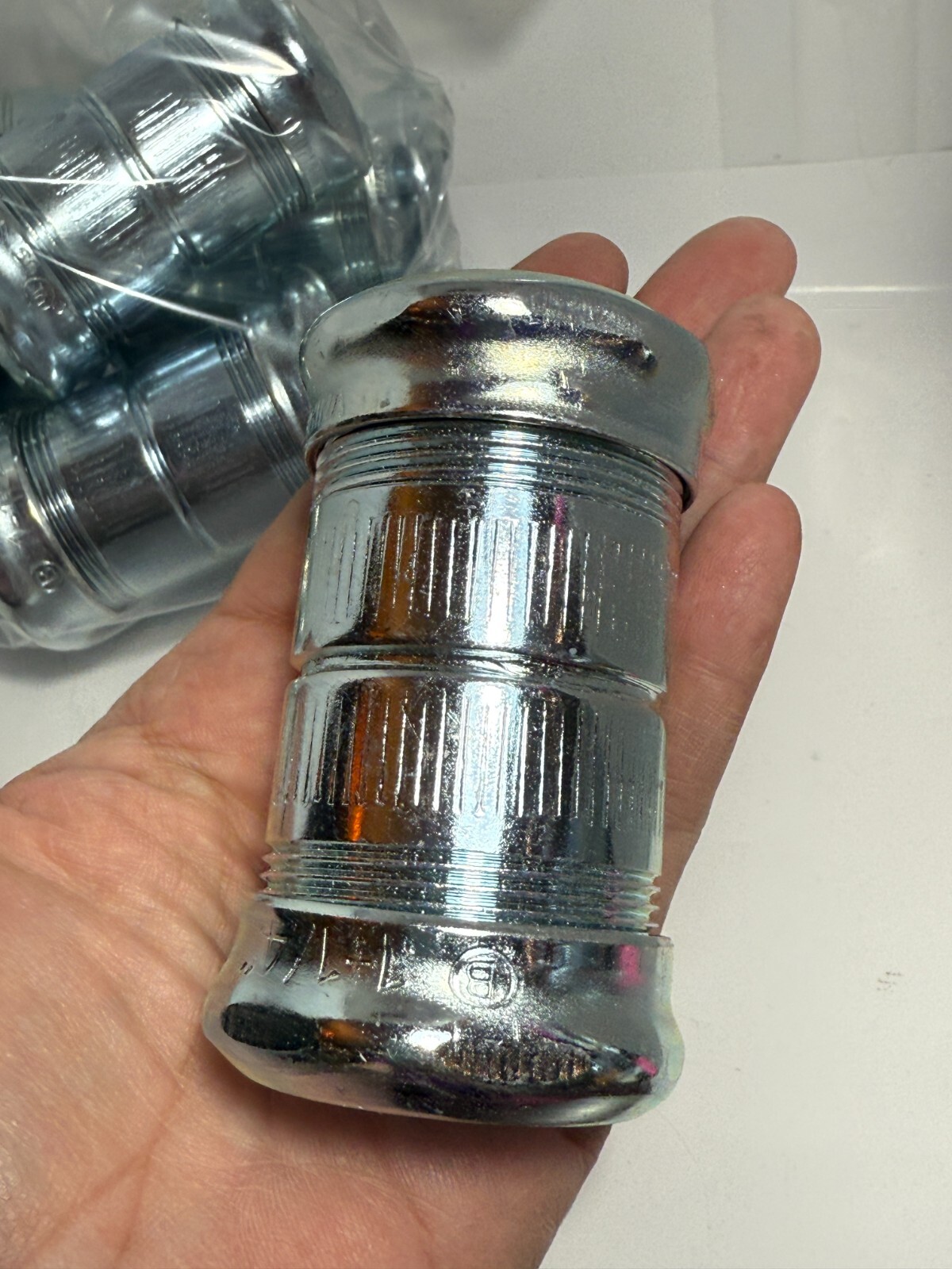 10pcs Bridgeport No. 263 1-1/4" Steel EMT Compression Type Coupling