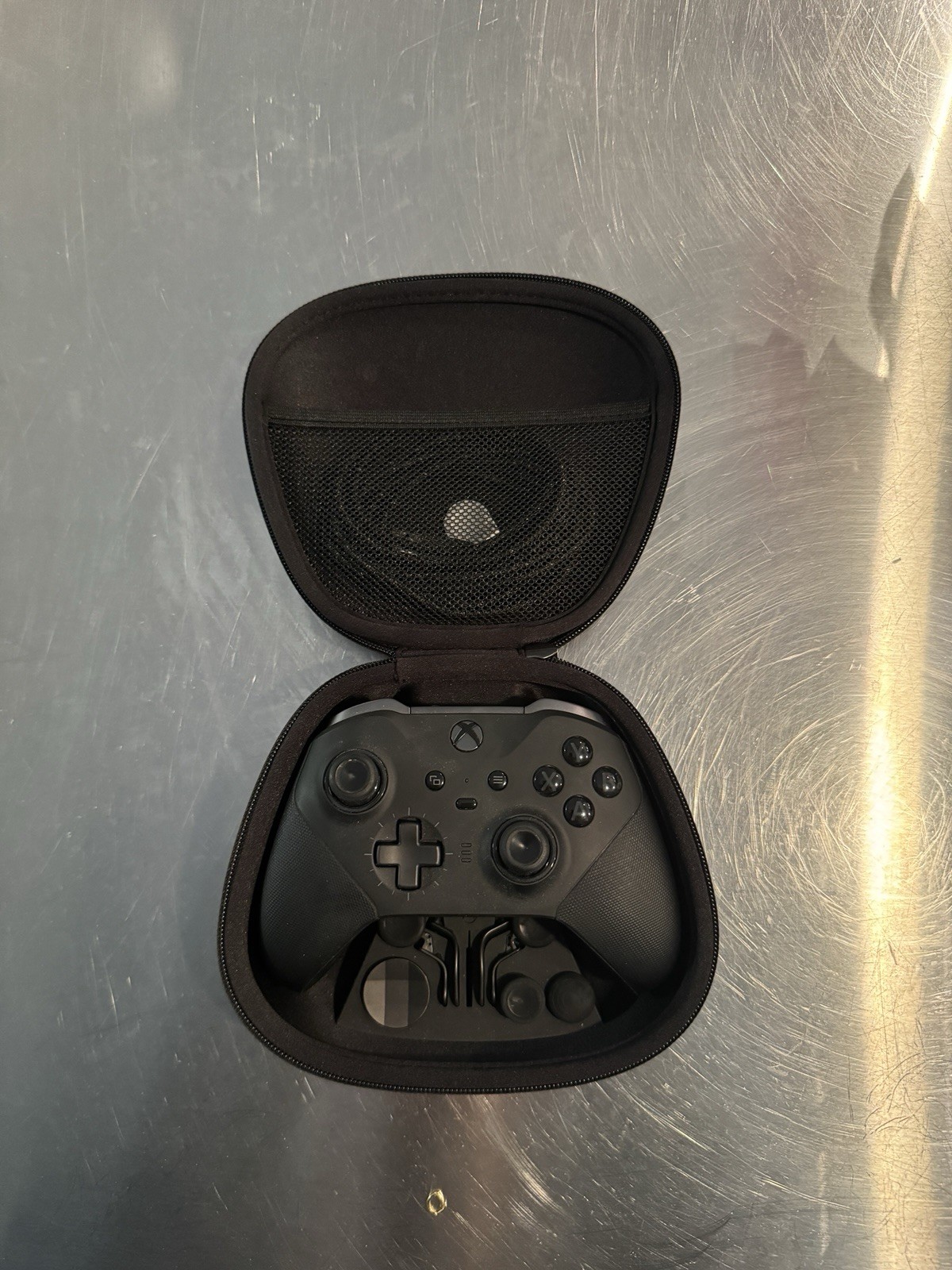 Microsoft Xbox Elite Series 2 Wireless Controller Bundle.PLEASE READ DESCRIPTION
