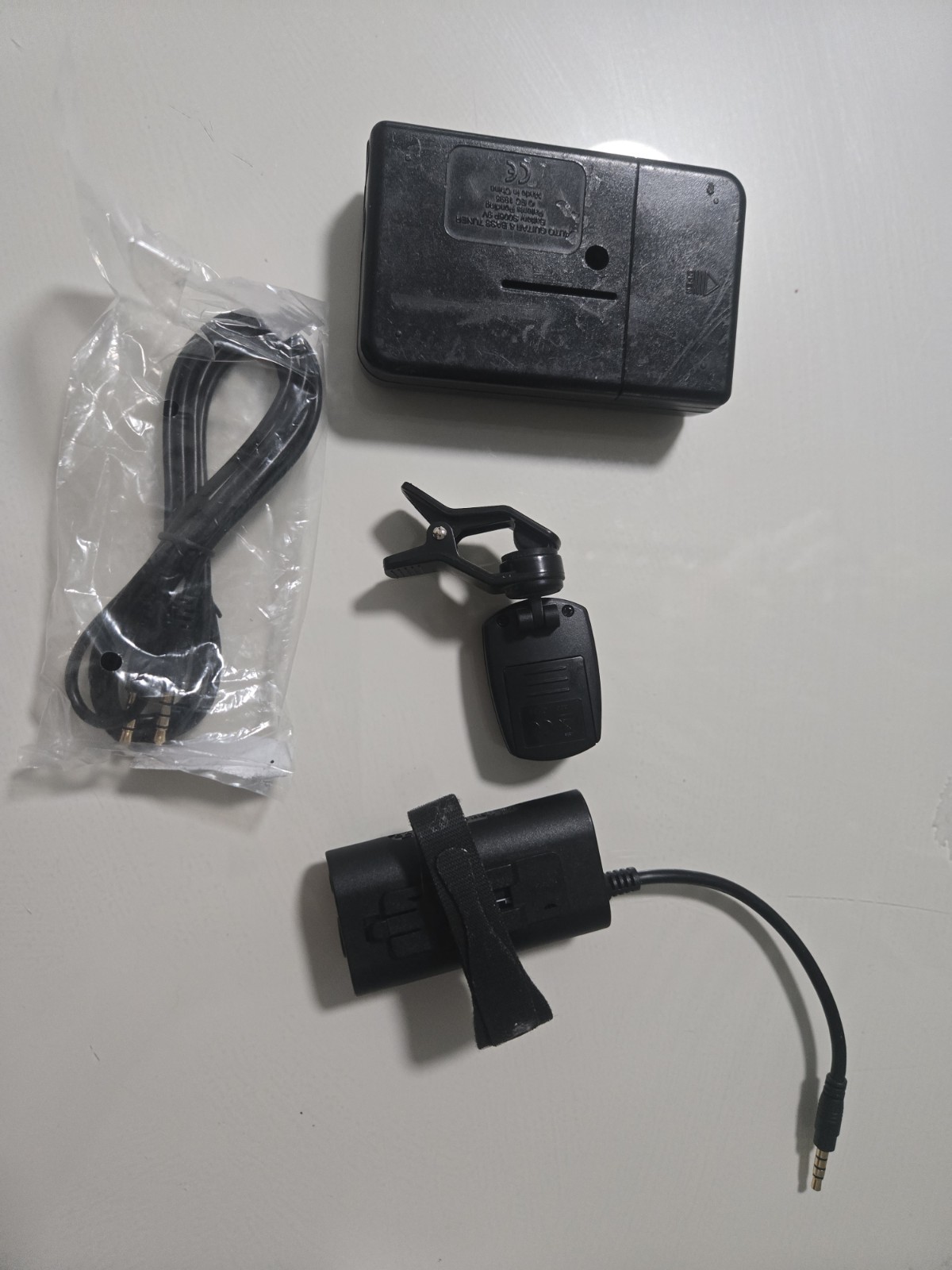 IK Multimedia iRig 2 Portable Audio Interface Adapter Qwik Tune Epiphone tuner