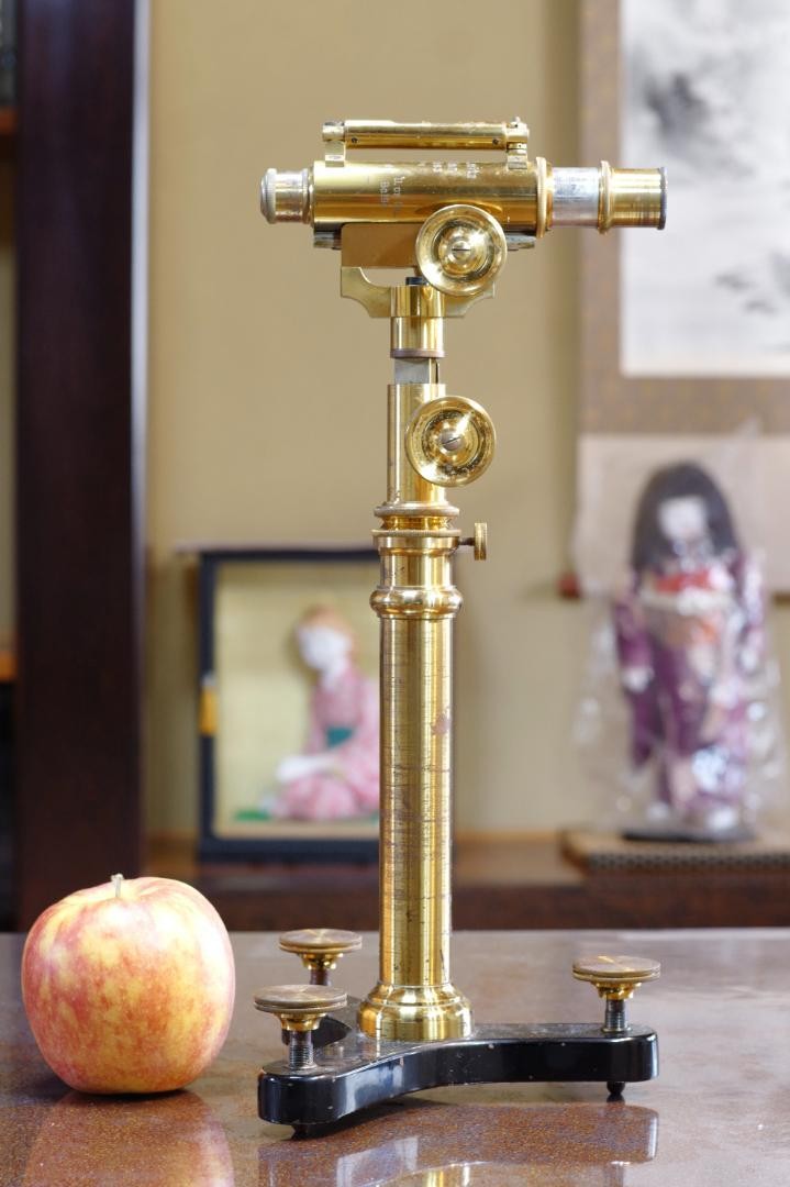 microscope antique Ernst Leitz vertical reading microscope