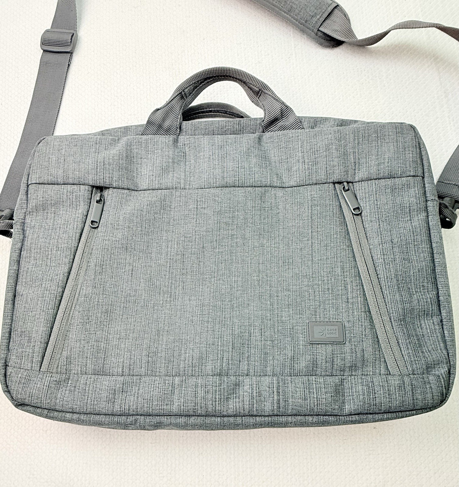 Case Logic Laptop Bag Gray Shoulder Strap Multiple Compartments and Zippers EUC