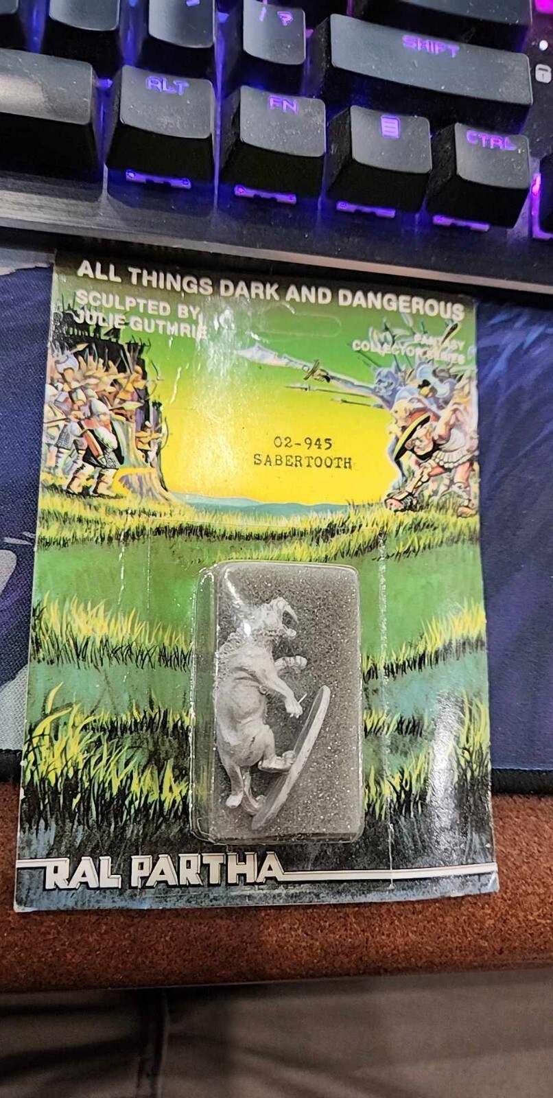 Ral Partha 02-945 Sabertooth Tiger Metal